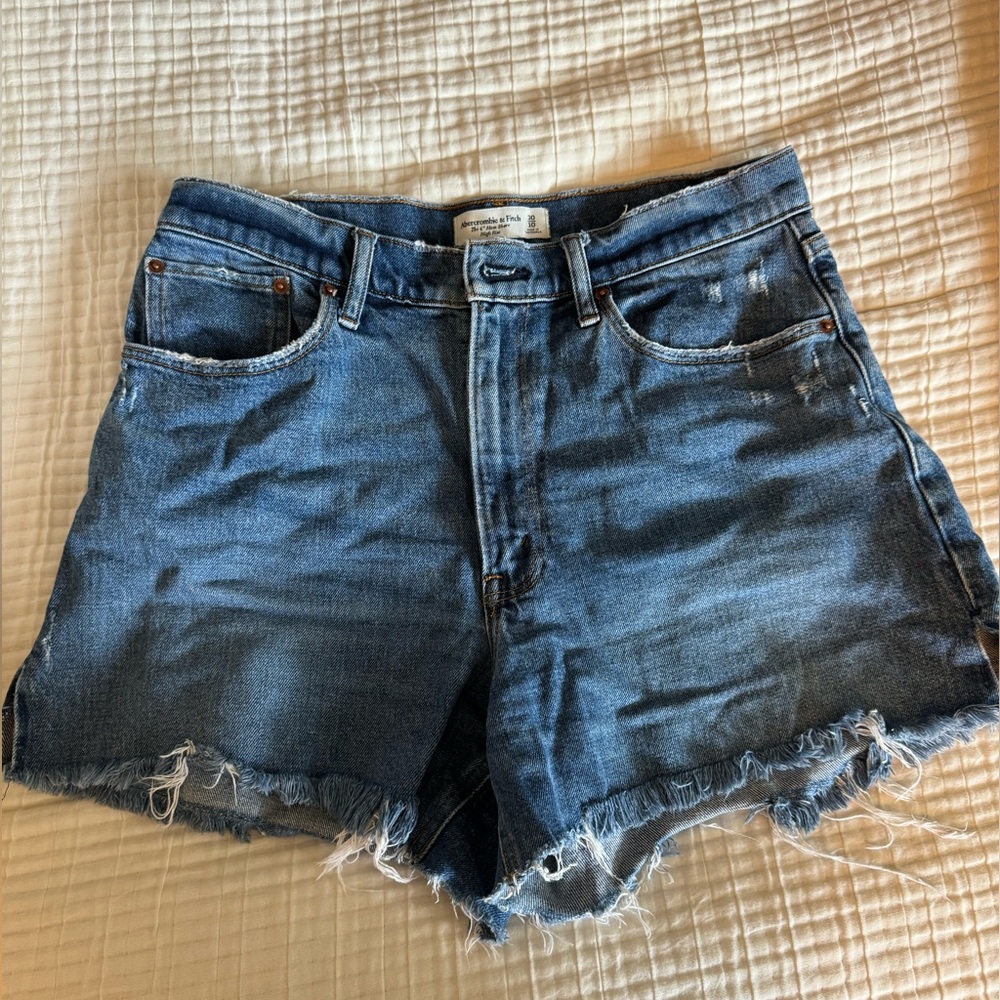 Abercrombie & Fitch the 4” high rise mom shorts